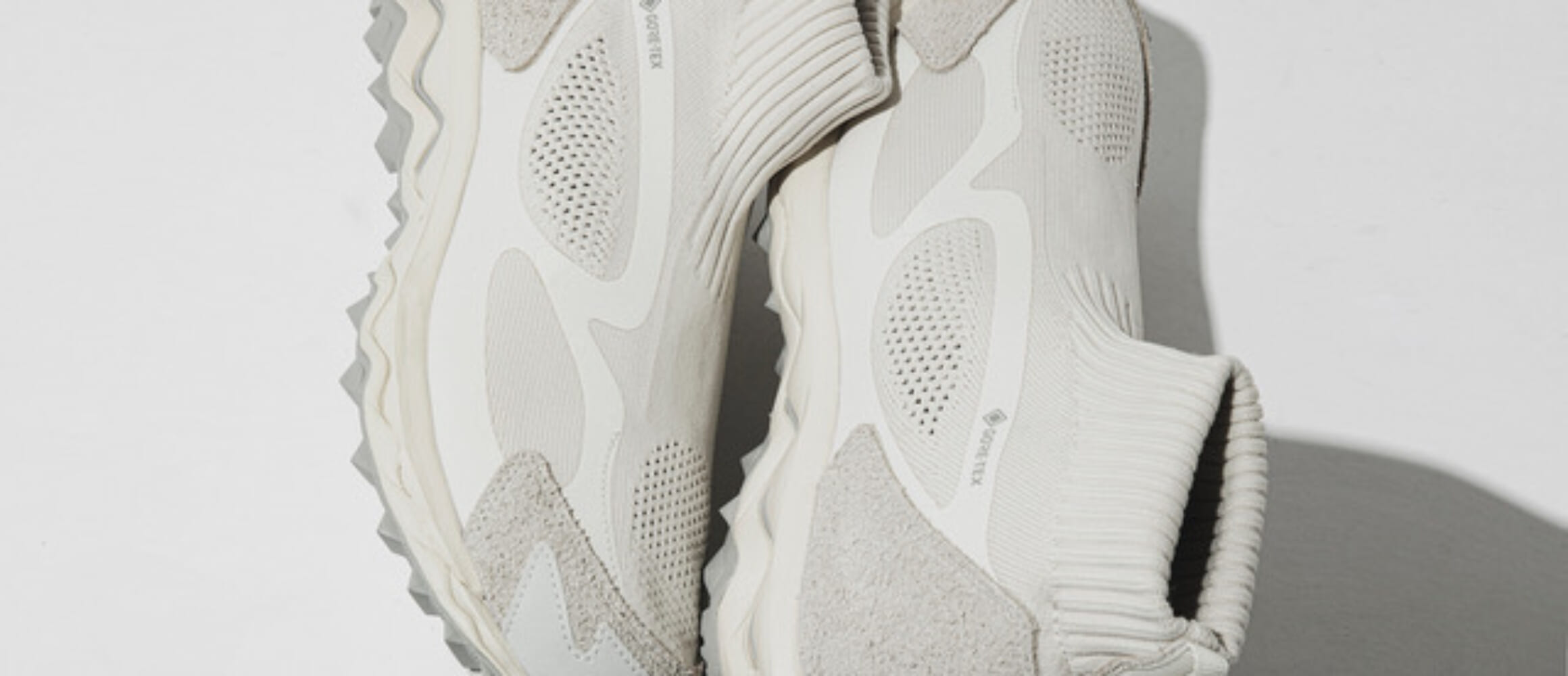 ミズノとのノンネイティブのコラボによる名作シューズが“OFF WHITE