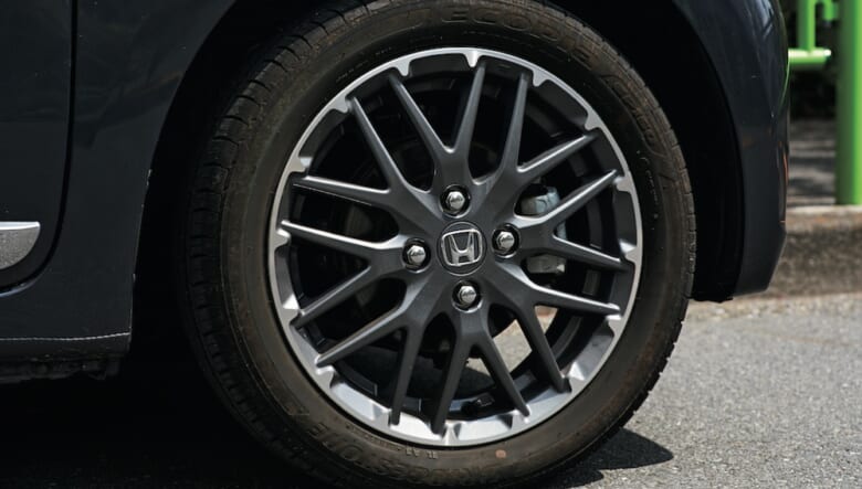 ホイールはスポーティな15インチ。