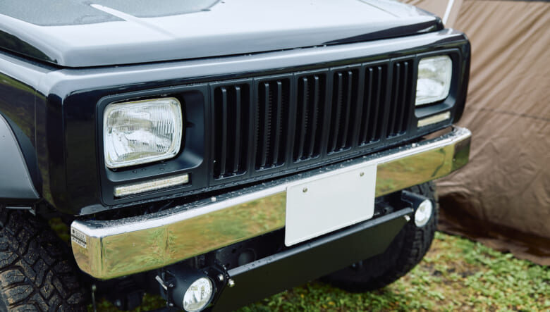 【’22 JIMNY JB74】パワー重視のシエラながら、レトロスタイルな仕上がり。