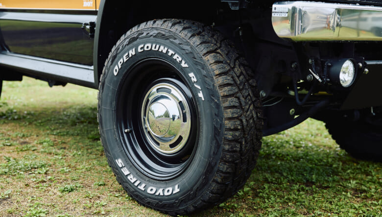 【’22 JIMNY JB74】パワー重視のシエラながら、レトロスタイルな仕上がり。