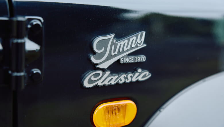 【’22 JIMNY JB74】パワー重視のシエラながら、レトロスタイルな仕上がり。