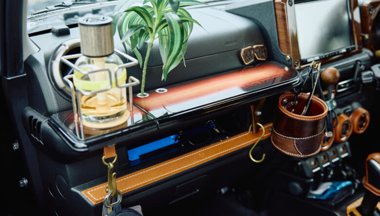 【’22 JIMNY JB74】パワー重視のシエラながら、レトロスタイルな仕上がり。