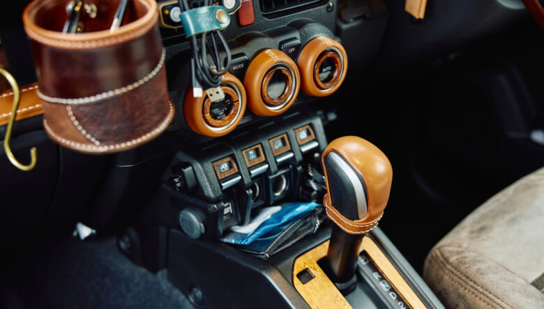 【’22 JIMNY JB74】パワー重視のシエラながら、レトロスタイルな仕上がり。