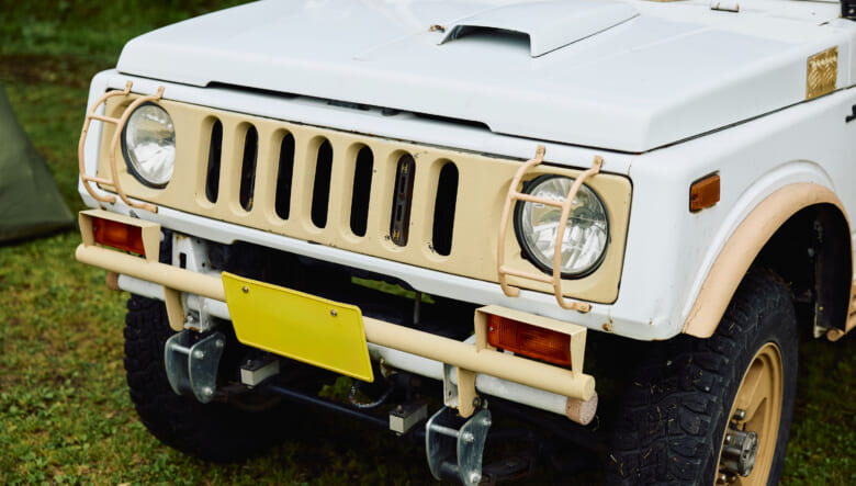 【’90 JIMNY JA11】塗装の経年もデザインに。無骨な野営スタイルの幌車。