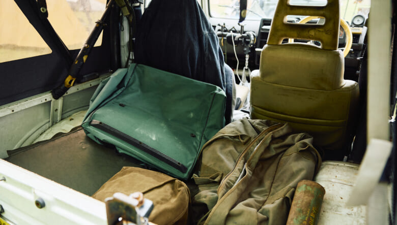 【’90 JIMNY JA11】塗装の経年もデザインに。無骨な野営スタイルの幌車。