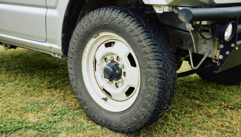 【’18 JIMNY JB64】あえてのサビが味わい深い。JA11パーツ流用にも注目！