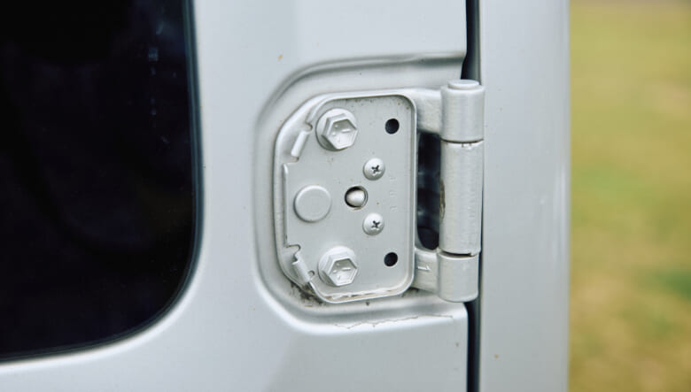 【’18 JIMNY JB64】あえてのサビが味わい深い。JA11パーツ流用にも注目！