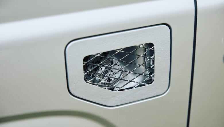 【’18 JIMNY JB64】あえてのサビが味わい深い。JA11パーツ流用にも注目！