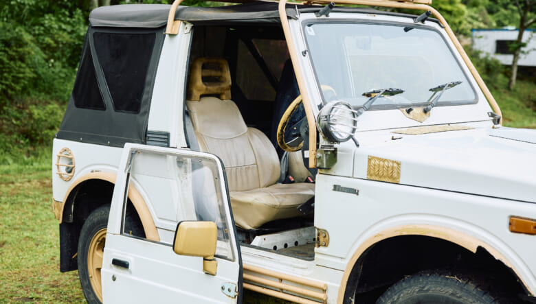 【’90 JIMNY JA11】塗装の経年もデザインに。無骨な野営スタイルの幌車。