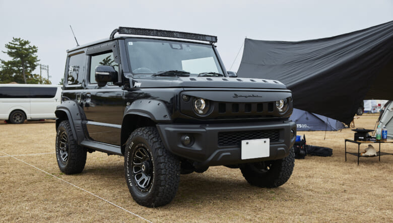 【’23 JIMNY SIERRA JB74】DIYカスタムの愛車は、オールブラックで統一。