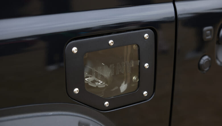 【’23 JIMNY SIERRA JB74】DIYカスタムの愛車は、オールブラックで統一。