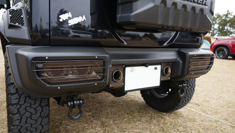 【’23 JIMNY SIERRA JB74】DIYカスタムの愛車は、オールブラックで統一。