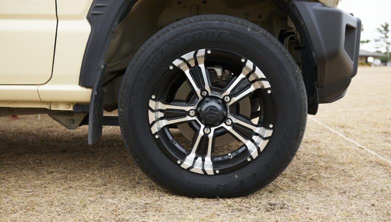 【’23 JIMNY JB64】キャンプがより楽しくなるレトロ風なエクステリア。