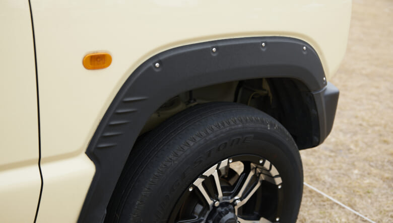 【’23 JIMNY JB64】キャンプがより楽しくなるレトロ風なエクステリア。