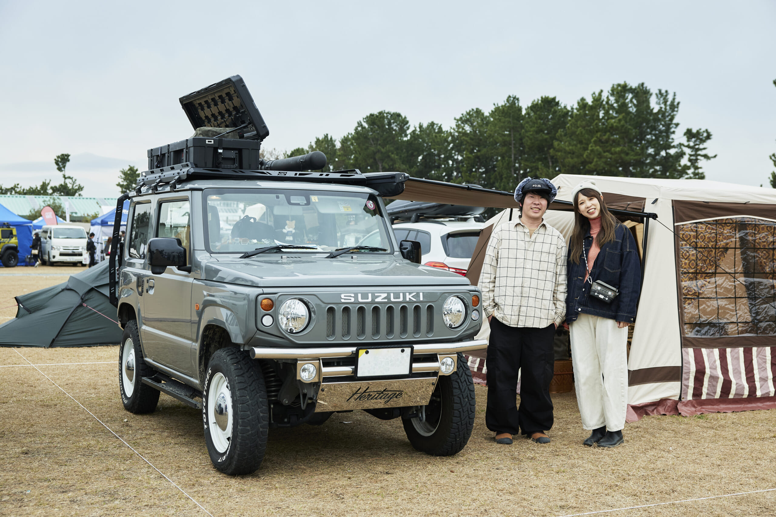 23 JIMNY JB64】レトロフェイスながら、本格的なキャンプ装備。 | GO