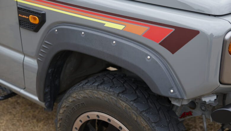 【’23 JIMNY JB64】サイドも正面もぬかりなし！細部パーツにこだわりあり。