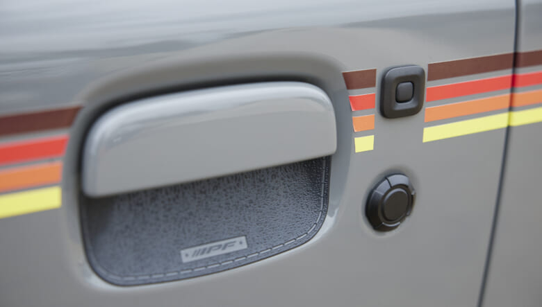 【’23 JIMNY JB64】サイドも正面もぬかりなし！細部パーツにこだわりあり。