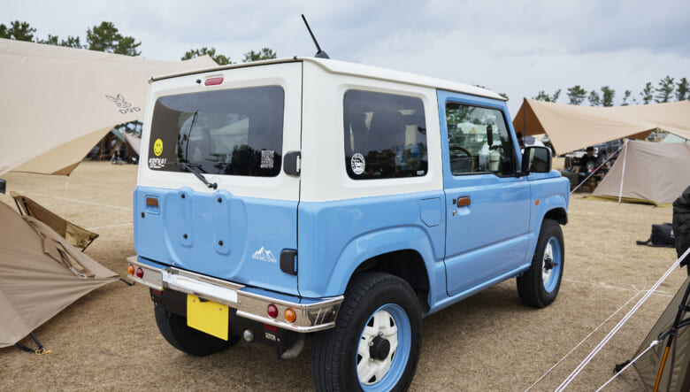 【’22 JIMNY JB64】ブルーの2トーンボディで、ちょいカワ路線にカスタム。