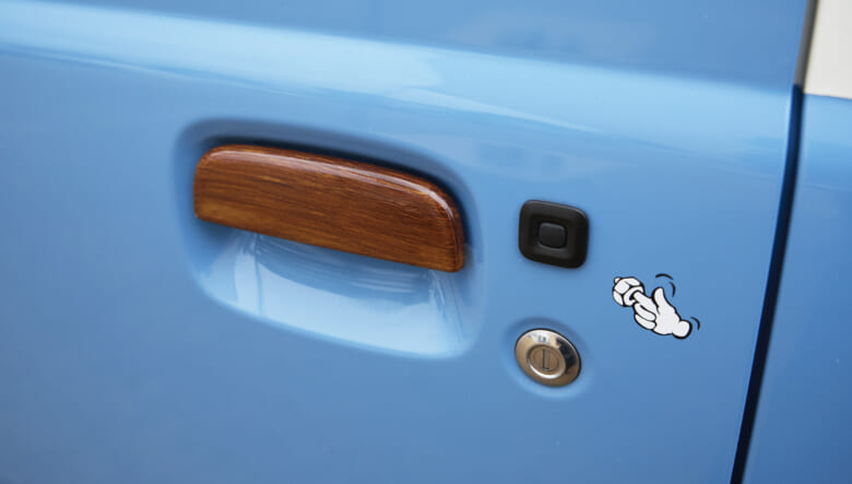 【’22 JIMNY JB64】ブルーの2トーンボディで、ちょいカワ路線にカスタム。