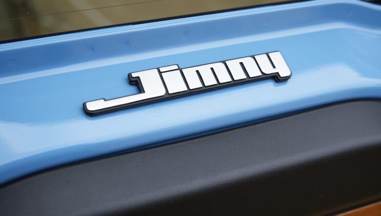 【’22 JIMNY JB64】ブルーの2トーンボディで、ちょいカワ路線にカスタム。