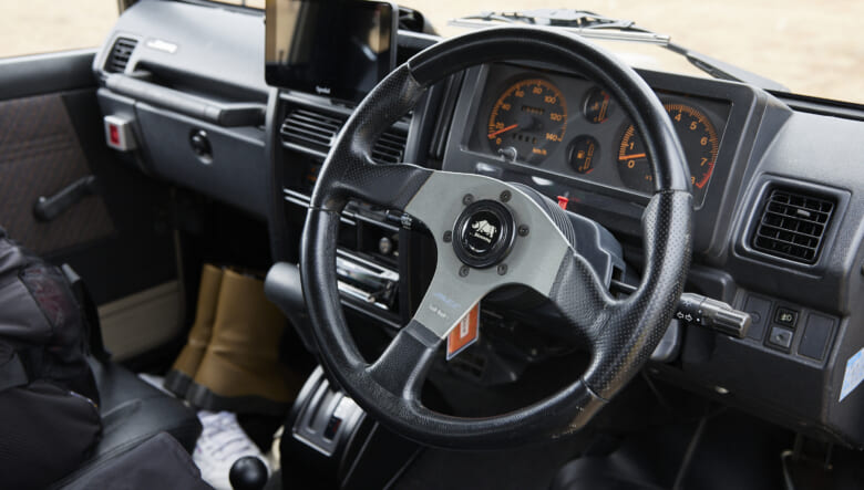 【’95 JIMNY JA11】高級感を醸す、こだわりのボディカラーがポイント。