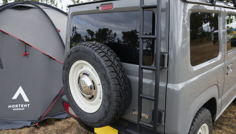 【’24 JIMNY JB64】外遊びのための1台を、ホイールでマイルドに。