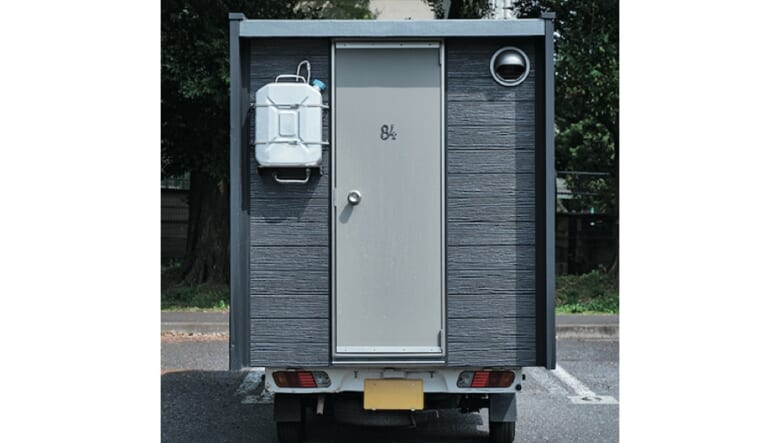 【’04 NISSAN CLIPPER】芸人の夢を叶えるため、自作キャンピングカーを新たに製作。