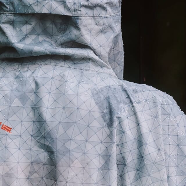 耐水性とUVカットは当たり前。フランクリン クライミングのポンチョは