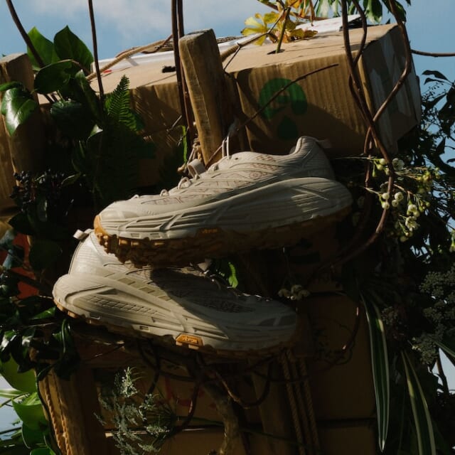 ホカの最新シューズは、スタイリッシュなトーナルカラーを採用。日本人