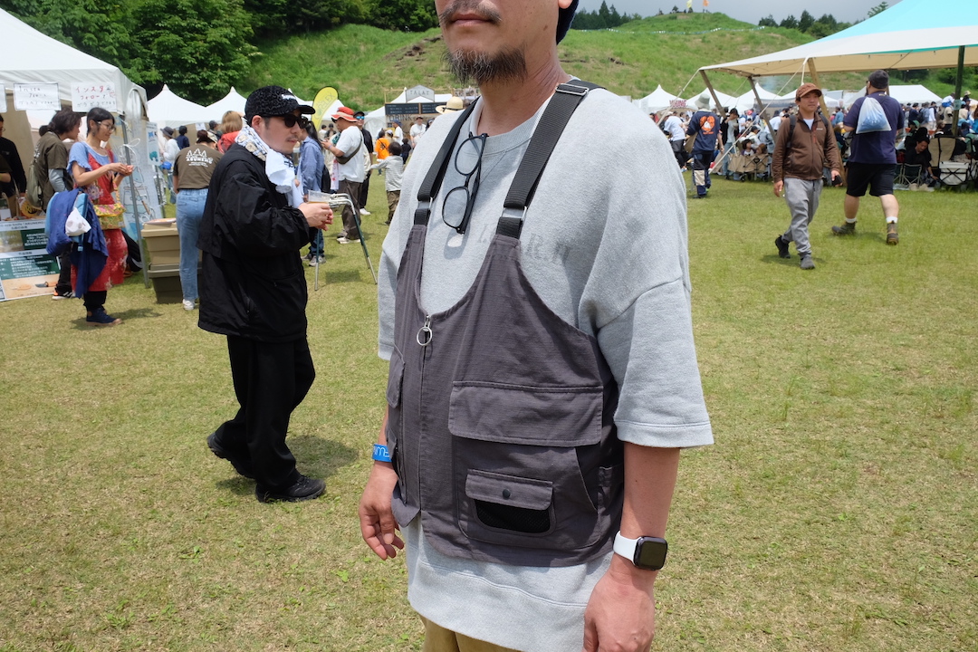 ダナー×GO OUTの究極のキャンプベストをフェスで実際に着てみてもらい 