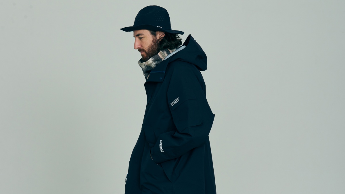 梅雨の1軍確定。CMFの超高機能ファブリックを用いた都会的レインウエア