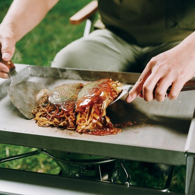 スノーピークが広島のオタフクソースと異業種コラボ！ フィールドで