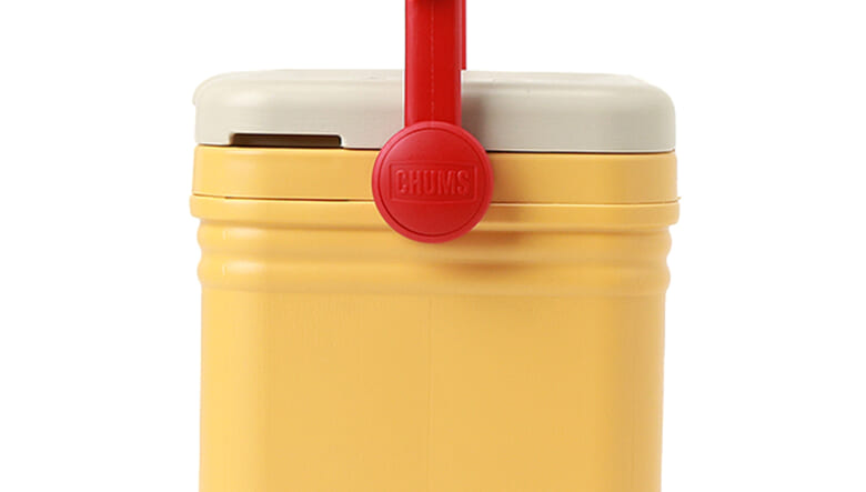 チャムスのお手軽クーラーが大小サイズで揃い踏み。ドリンクホルダーが便利でキャッチー！