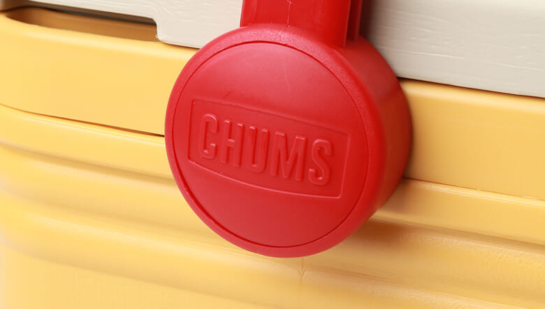 チャムスのお手軽クーラーが大小サイズで揃い踏み。ドリンクホルダーが便利でキャッチー！