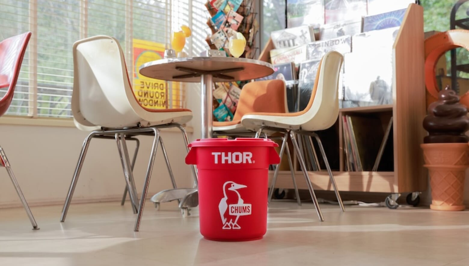 空間に映えるレトロアメリカンな佇まい。チャムスのコラボでTHORの