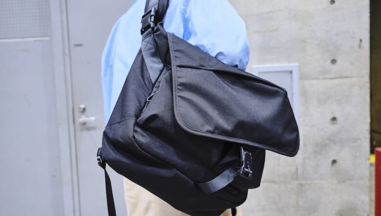 洗いざらしシャツがチルなムードを演出。-TOKYO OUTDOOR SHOW 2025-