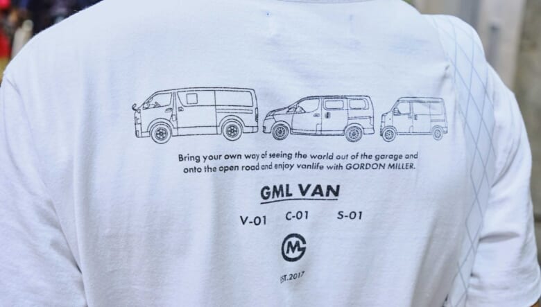 2トーンコーデながら足元で個性を主張。-TOKYO OUTDOOR SHOW 2025-