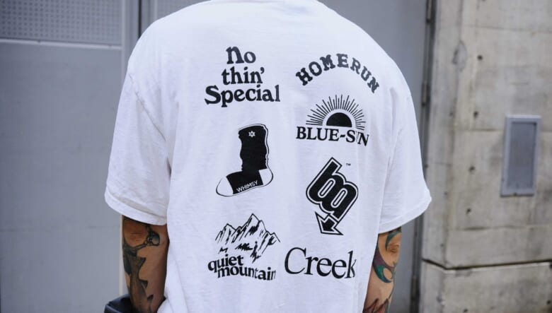 グレーのワントーンコーデに潜む、外遊び好きならではのこだわり。-TOKYO OUTDOOR SHOW 2025-