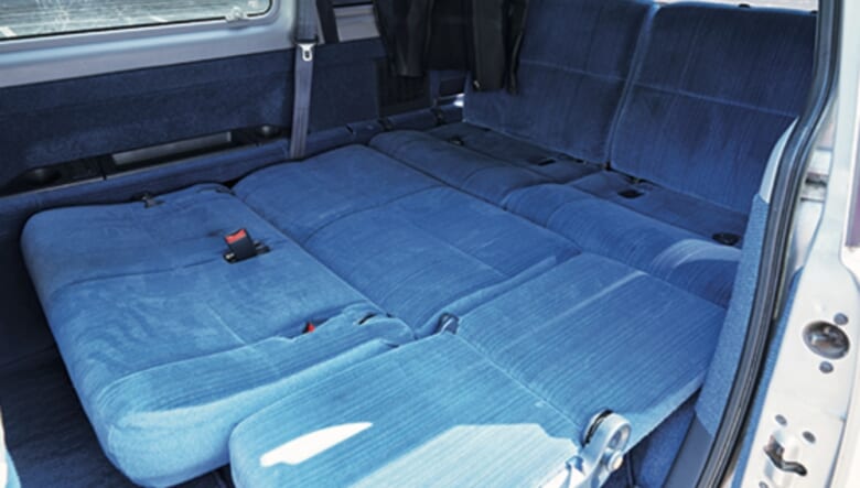 フルフラットや対面式のリビングスタイルなど多彩なシートアレンジが可能。「珍しいカラーの内装もお気に入りです」。