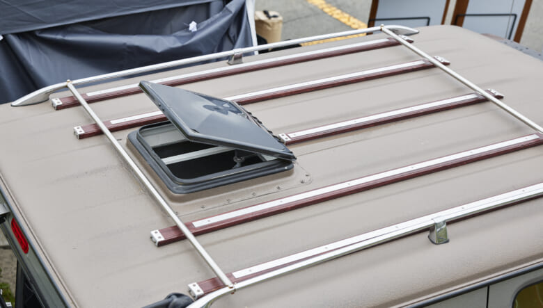 【’21 JIMNY JB64】大人気クリエイターの、クラフト感溢れる愛車。