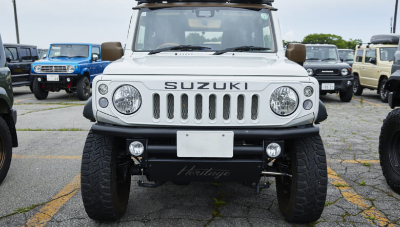 【’23 JIMNY SIERRA JB74】ラプター塗装で茶色を加え、ナチュラルに外遊び仕上げ。