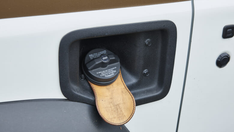 【’23 JIMNY SIERRA JB74】ラプター塗装で茶色を加え、ナチュラルに外遊び仕上げ。