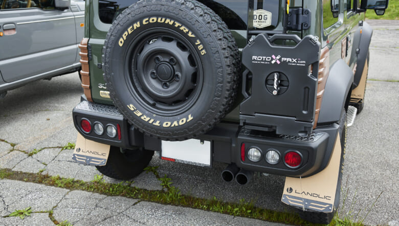 【’24 JIMNY SIERRA JB74】サファリカラーが特徴的な、キャンプ仕様のカスタム。
