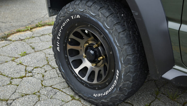 【’23 JIMNY SIERRA JB74】小物選びで雰囲気アップ！ちょいミリタリーテイスト。