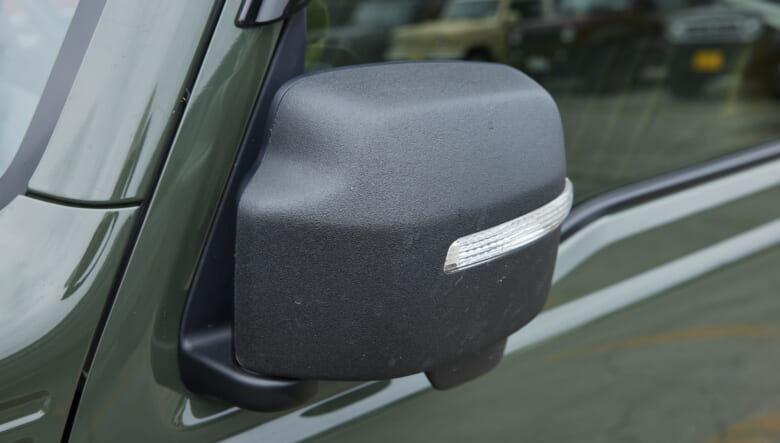 【’23 JIMNY SIERRA JB74】小物選びで雰囲気アップ！ちょいミリタリーテイスト。