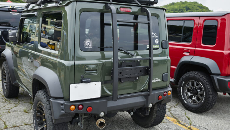 【’23 JIMNY SIERRA JB74】小物選びで雰囲気アップ！ちょいミリタリーテイスト。