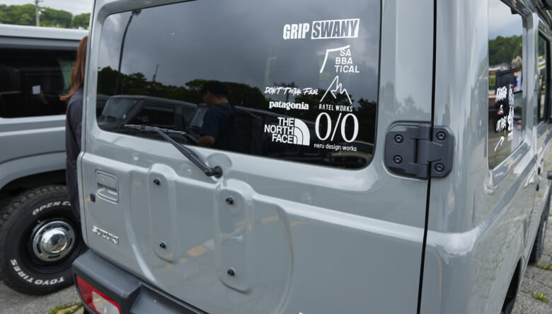 【’23 JIMNY JB64】収納力はしっかりアップ。純正がシンプルイズベスト！