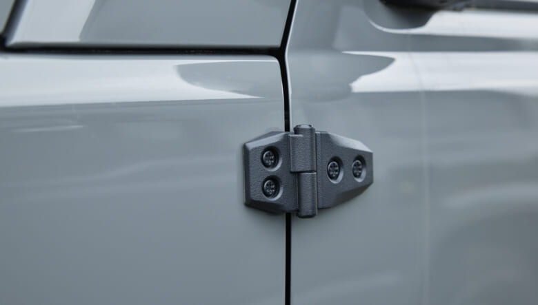 【’23 JIMNY JB64】収納力はしっかりアップ。純正がシンプルイズベスト！