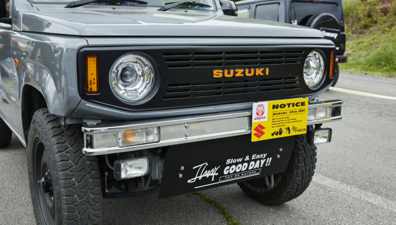 【’23 JIMNY JB64】さり気なくオレンジカラーを取り入れた、アーリーテイスト。