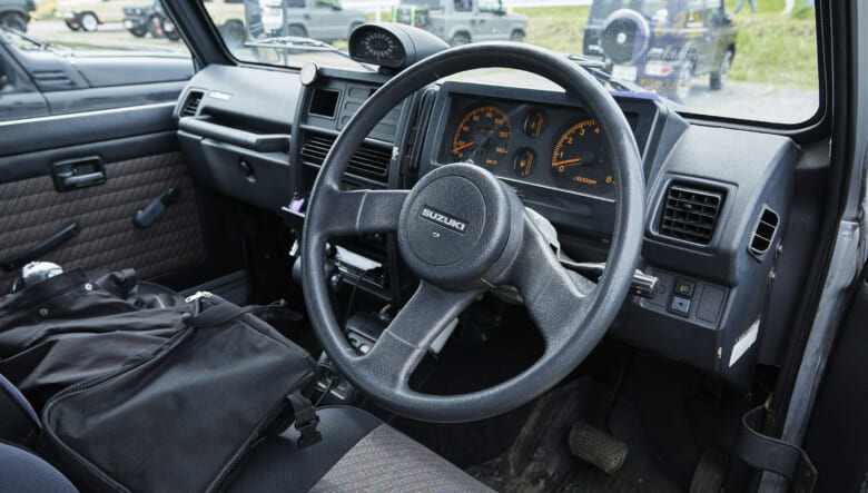 【’97 JIMNY JA11】少しのやれ感もサマになる、オフロード好き家族の仲間。